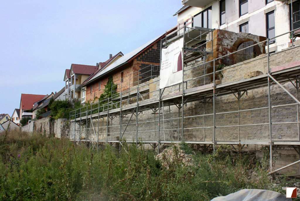 Stadtmauer während der Sanierung
